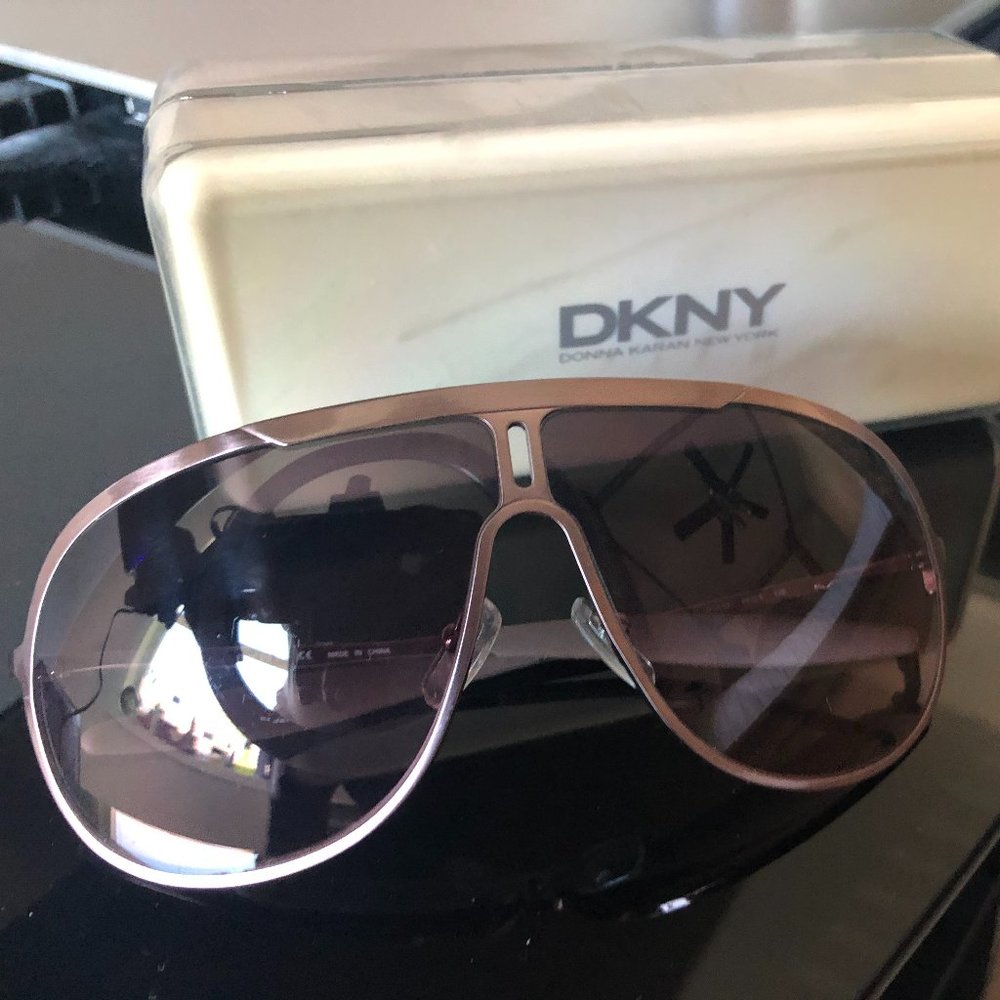 DKNY